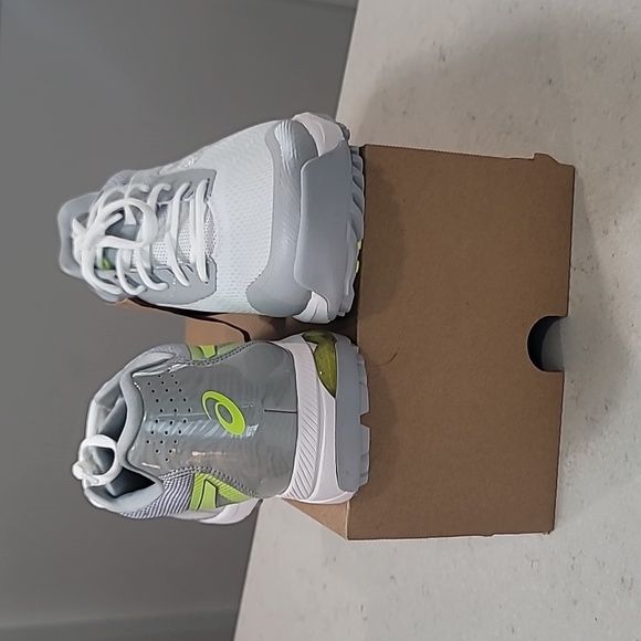 Asics size 11.5 white. - Picture 3 of 4